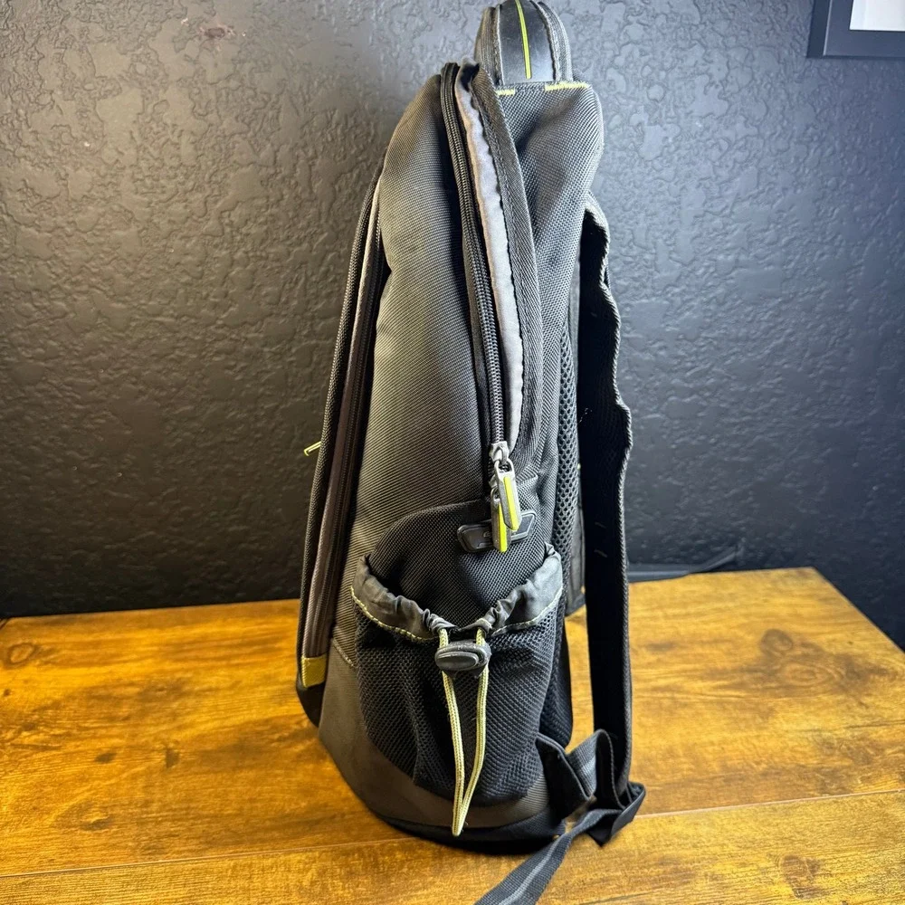Solo New York Active‎ ACV700 Black Polyester Laptop Backpack Unisex 17.3 Inch